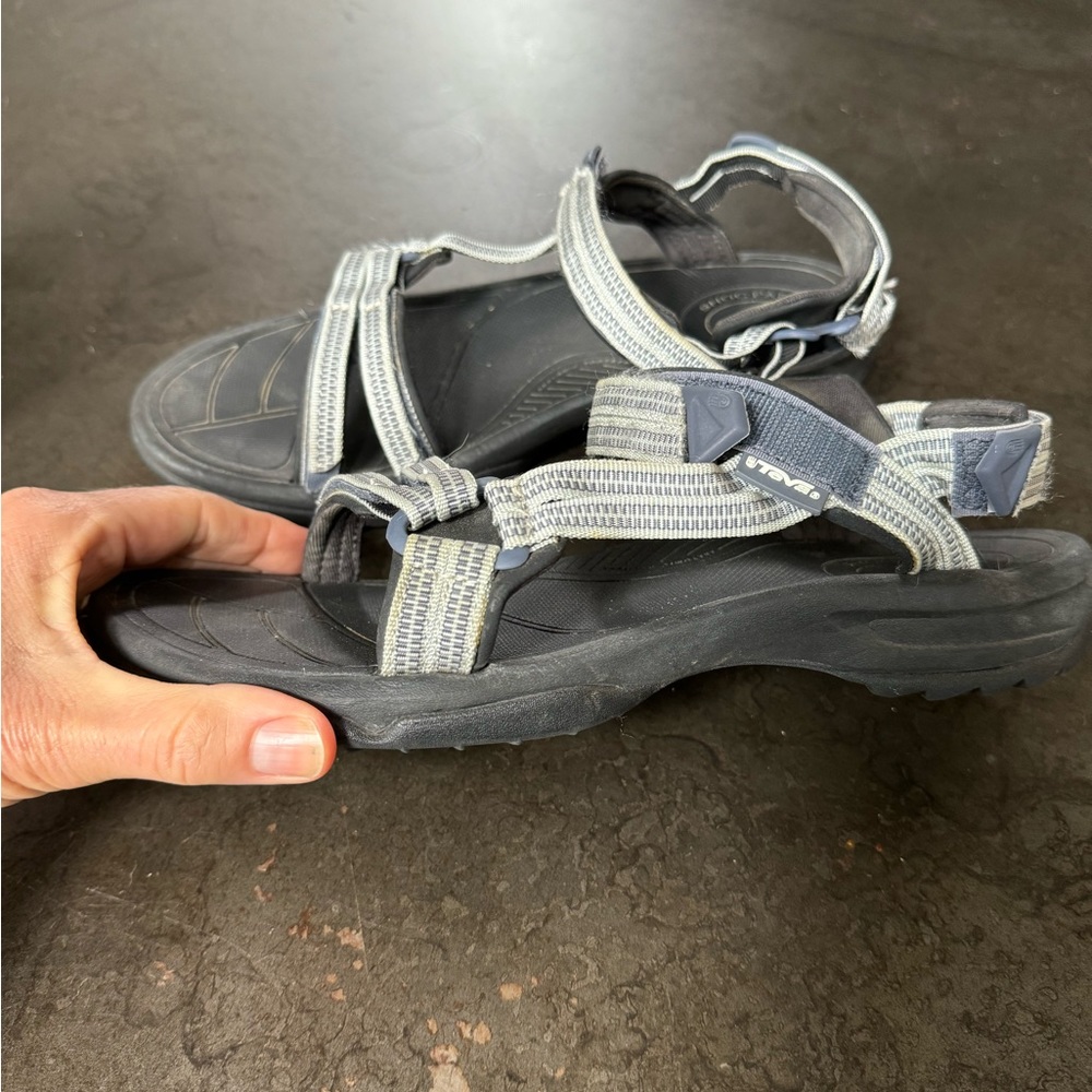 Ladies size 10 original Teva sandals